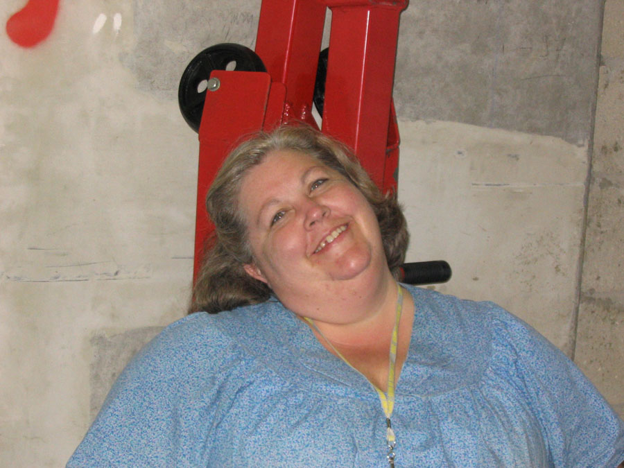 Donna in Garage 2.jpg 135.2K